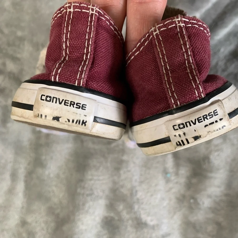 Kid's Converse Tennis Shoes